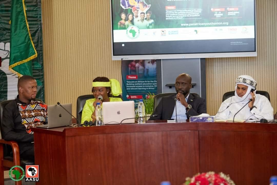 The African Youth Colloquium in Addis Ababa -- Le Colloque de la Jeunesse Africaine à Addis-Abeba